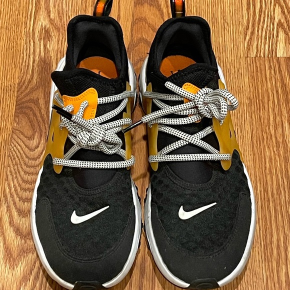 Nike React Presto in black and Orange. Size 7 youth - Picture 1 of 3